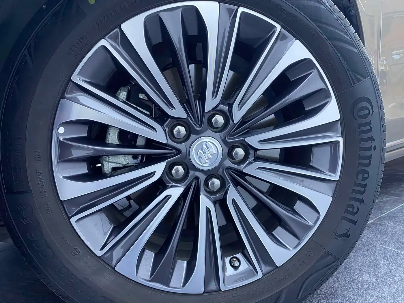 Buick GL8 2024 — Photo 16/17