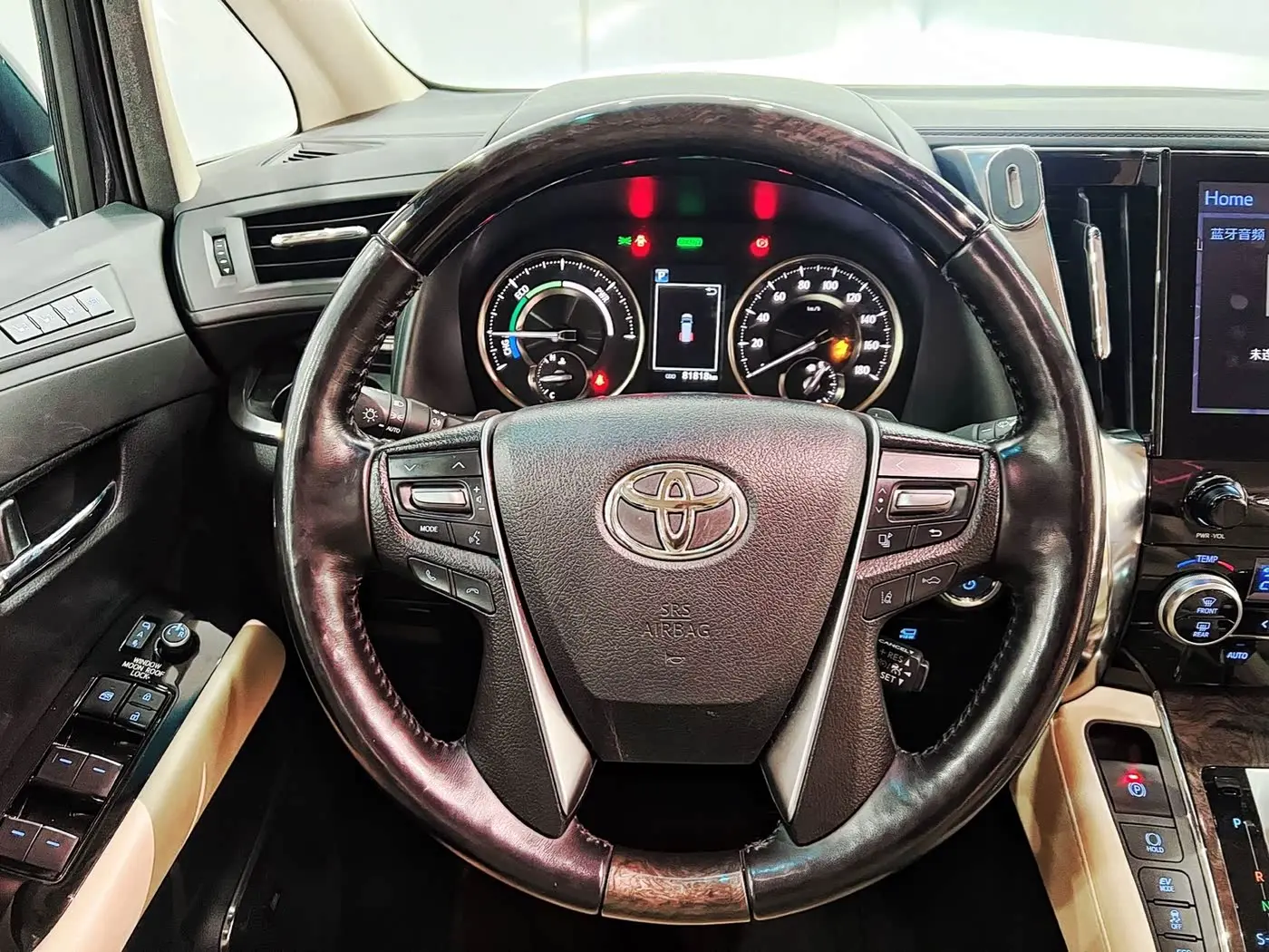 Toyota Vellfire 2022 — Photo 14/17