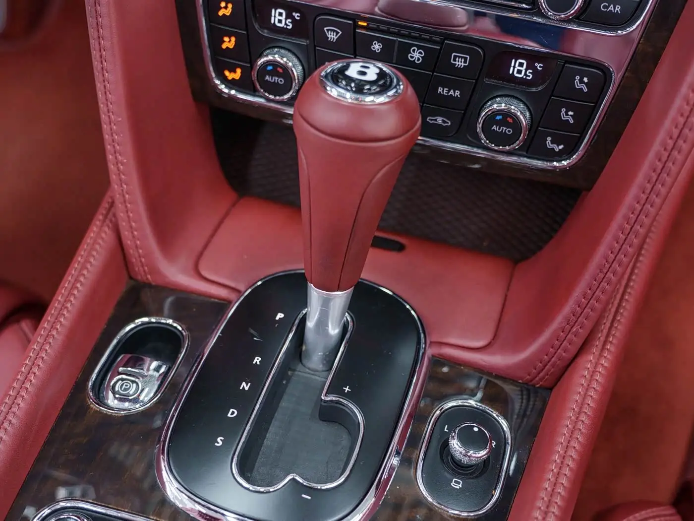 Bentley Continental 2018 — Фото 20/20