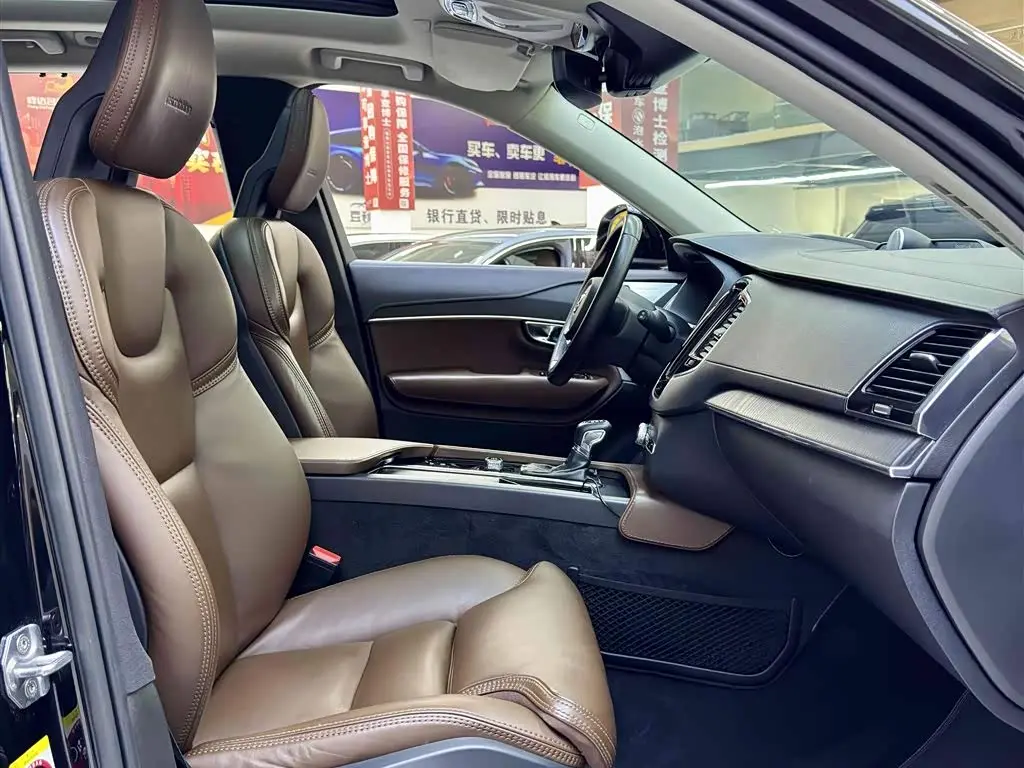 Volvo XC90 2020 — Photo 8/17
