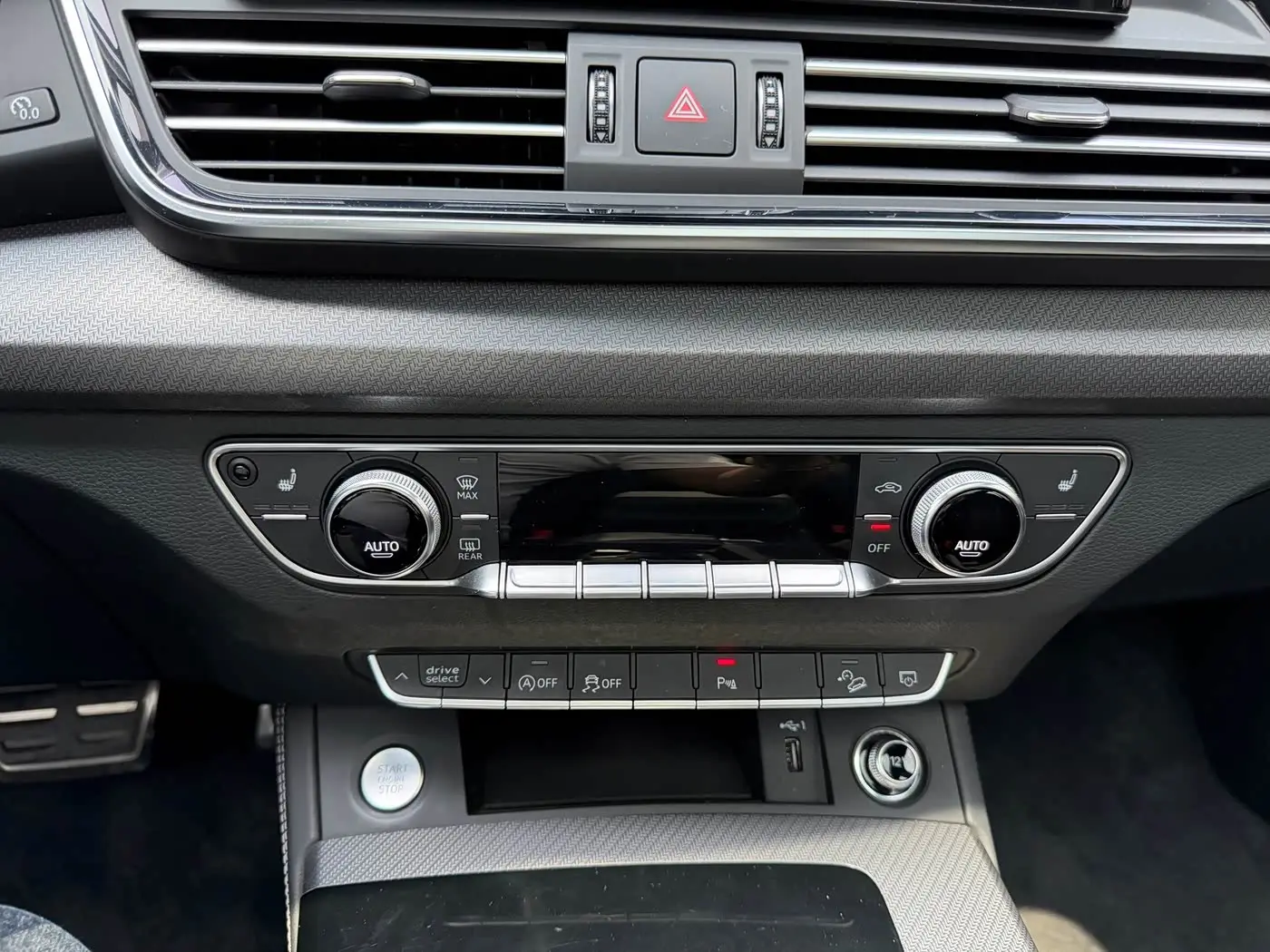 Audi Q5L 2024 — Photo 15/20