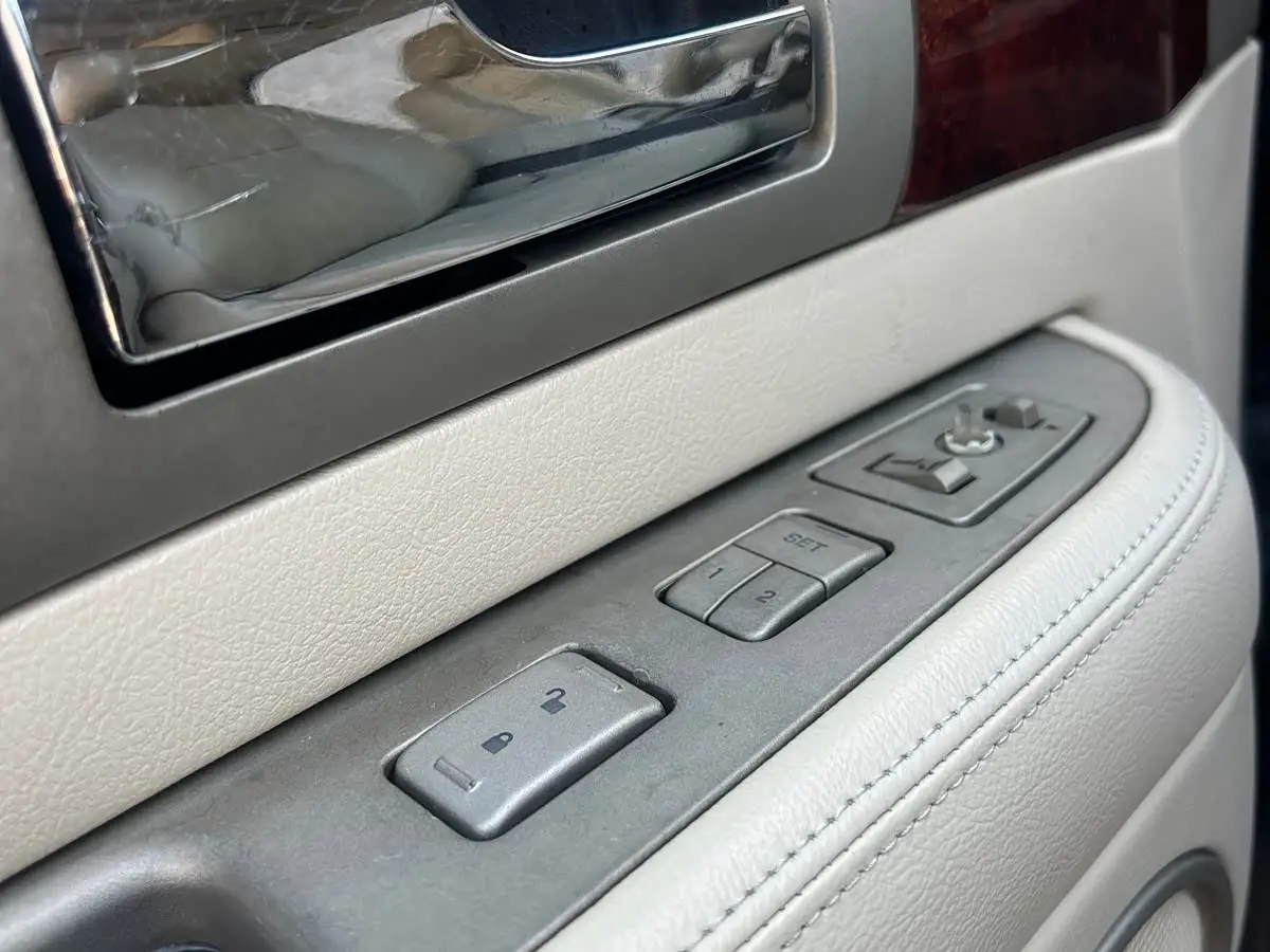 Lincoln Navigator 2005 — Şəkil 9/20
