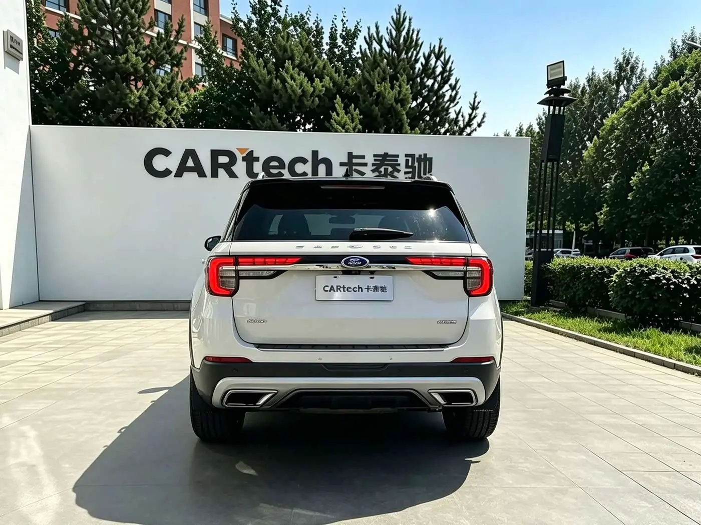 Ford Explorer 2024 — Photo 4/10