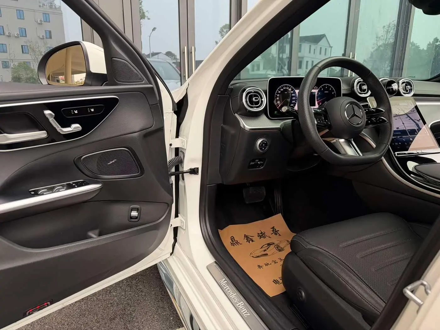 Mercedes-Benz C-Class 2024 — Photo 4/10