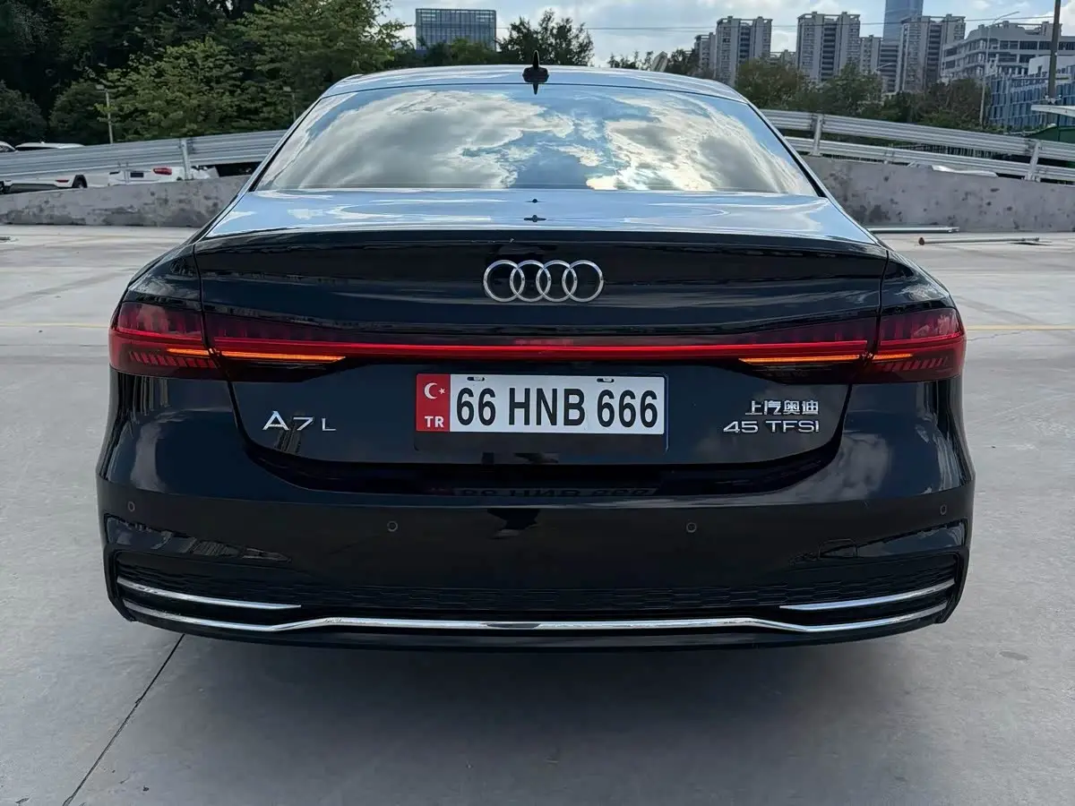 Audi A7L 2024 — Photo 9/10