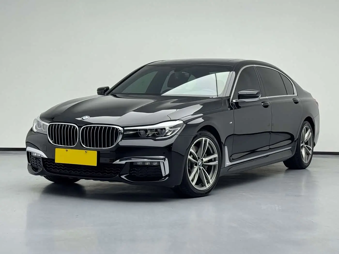 BMW 7 Series 2018 — Photo 1/20