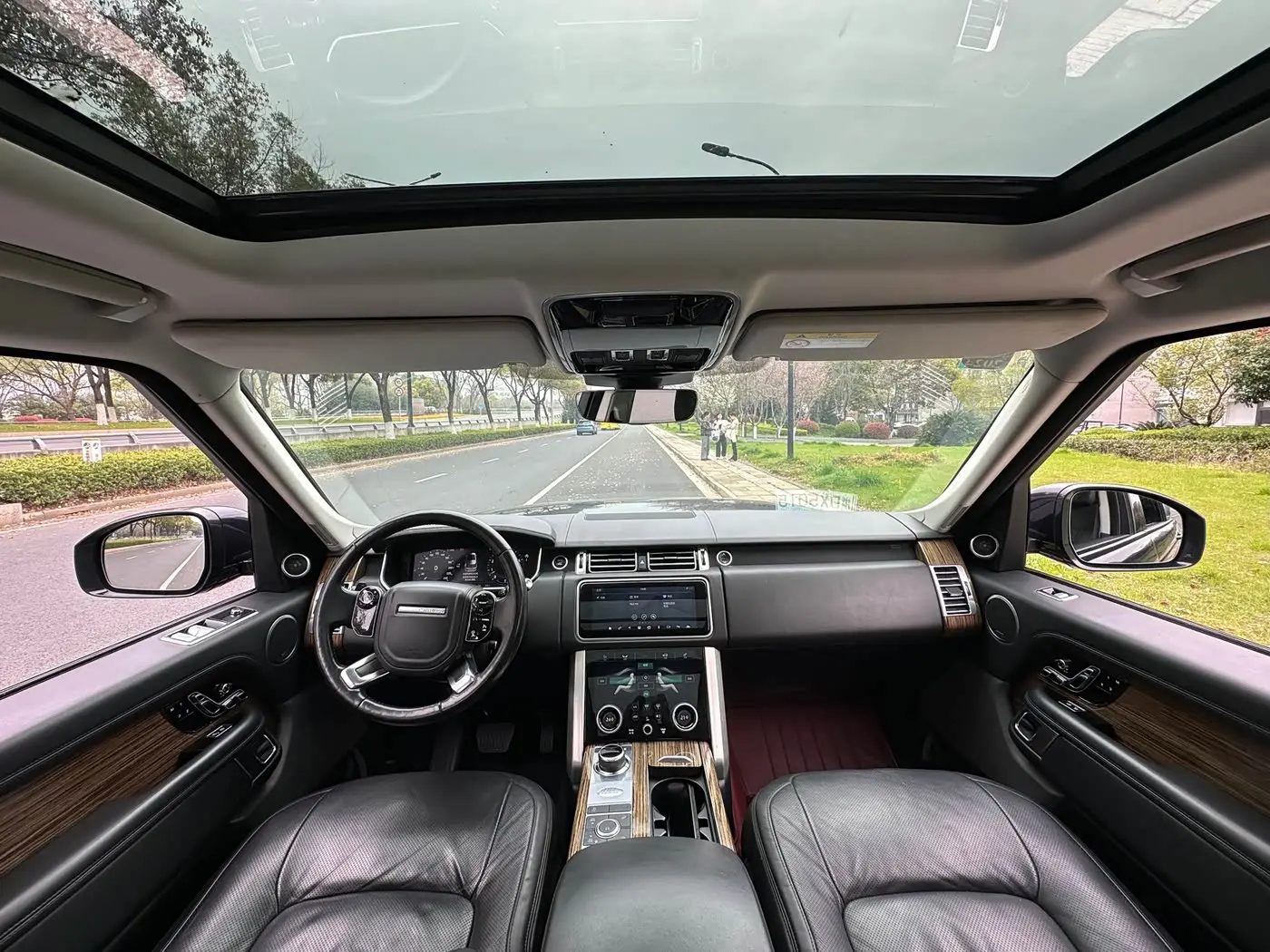 Land Rover Range Rover 2018 — Photo 8/9