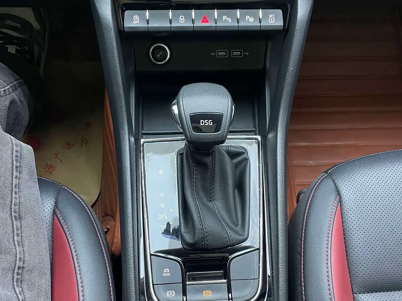 Škoda Karoq 2023 — Photo 15/20