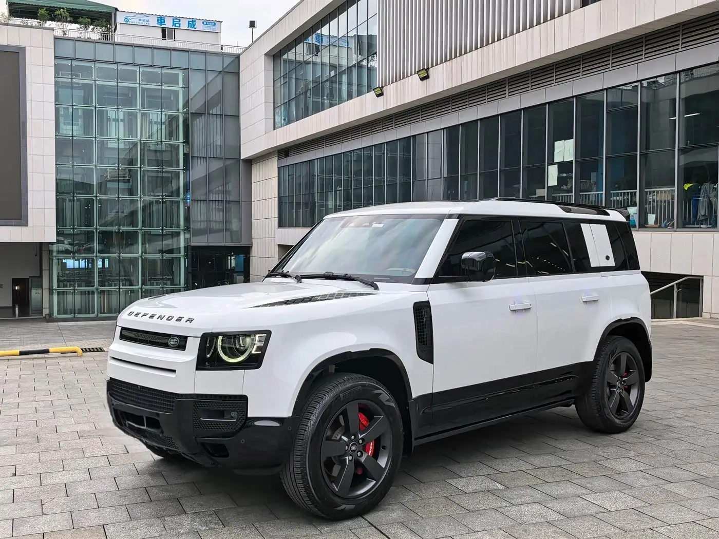 Land Rover Defender, 2023