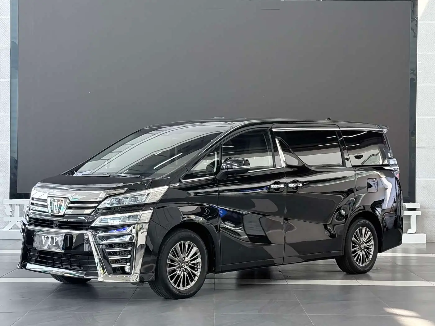 Toyota Vellfire 2022 — Photo 1/20