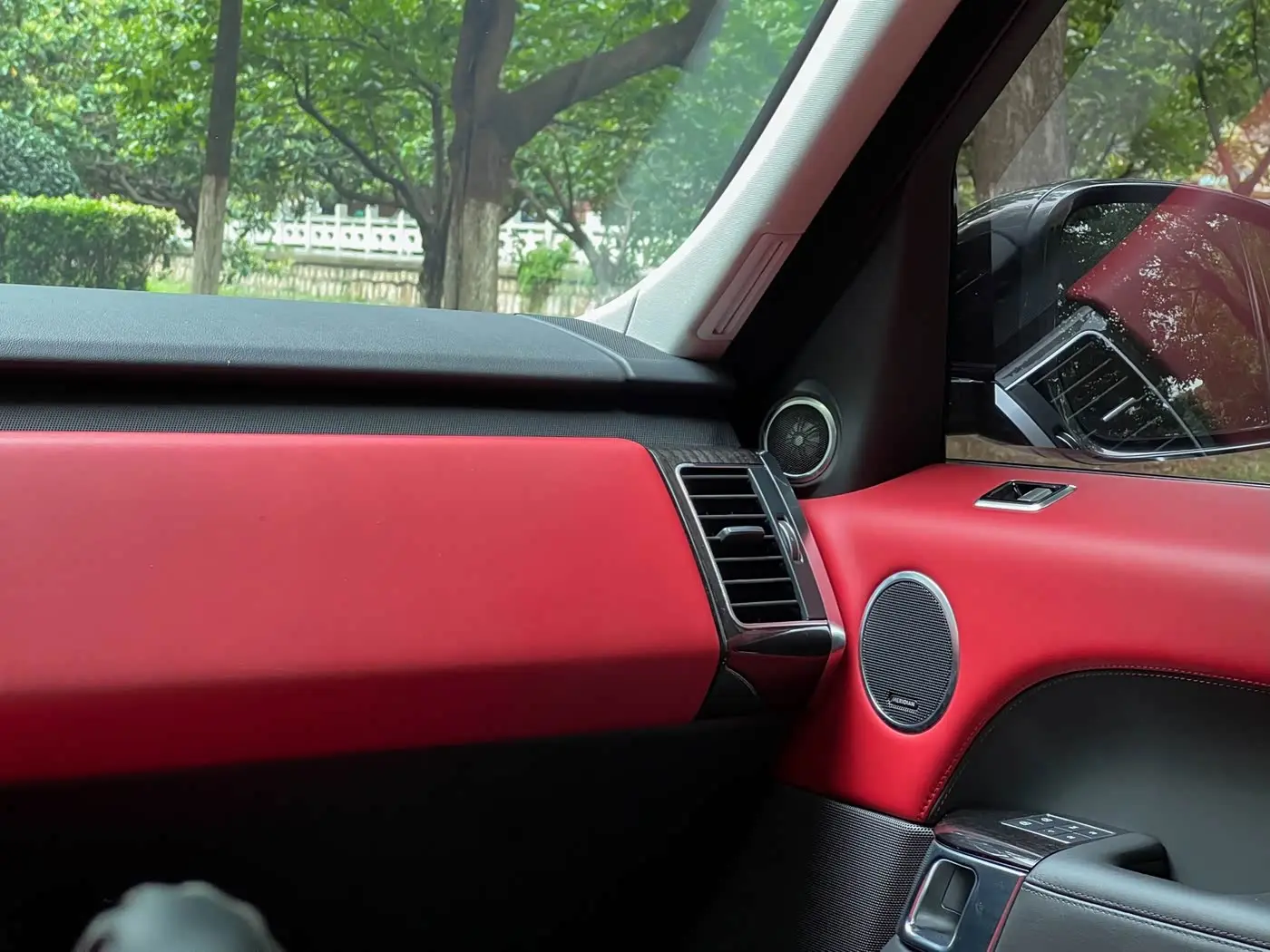 Land Rover Range Rover Sport 2022 — Photo 19/20