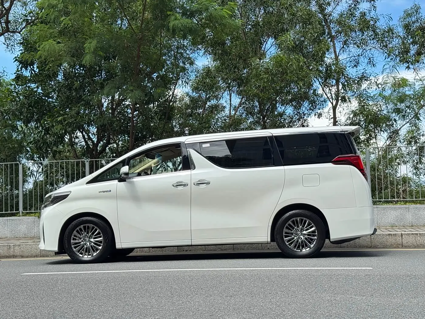 Toyota Alphard 2020 — Фото 8/20