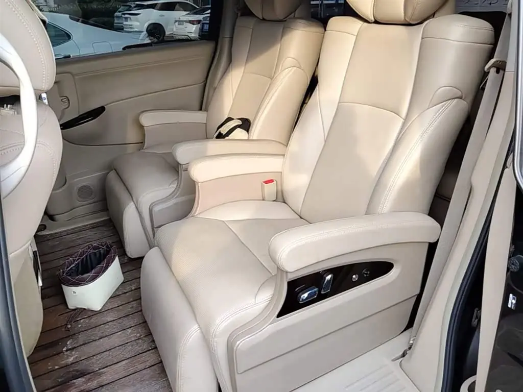 Nissan Quest 2017 — Фото 17/20