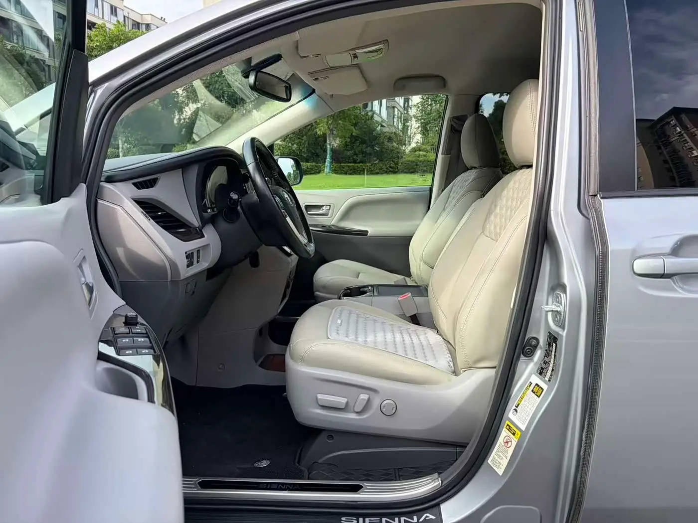 Toyota Sienna 2017 — Photo 13/19
