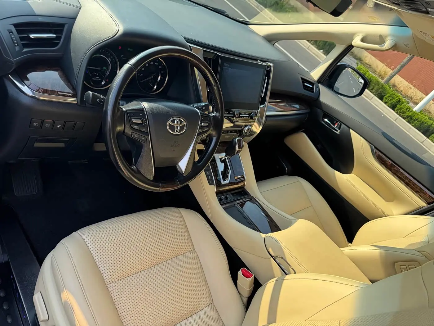 Toyota Alphard 2021 — Photo 5/20
