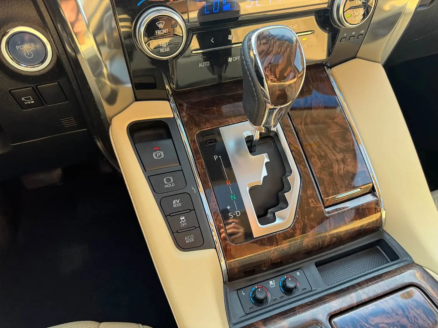 Toyota Alphard 2021 — Photo 16/20