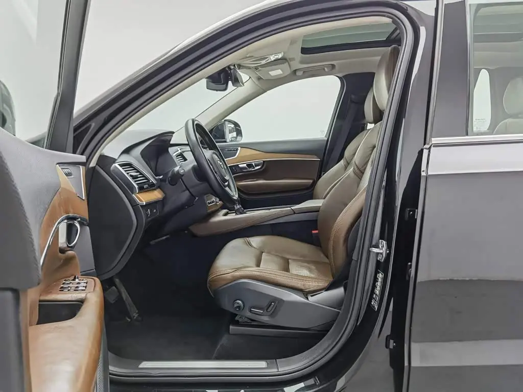Volvo XC90 2018 — Фото 10/20