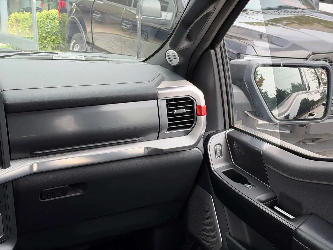 Ford F-150 Raptor 2023 — Photo 8/13