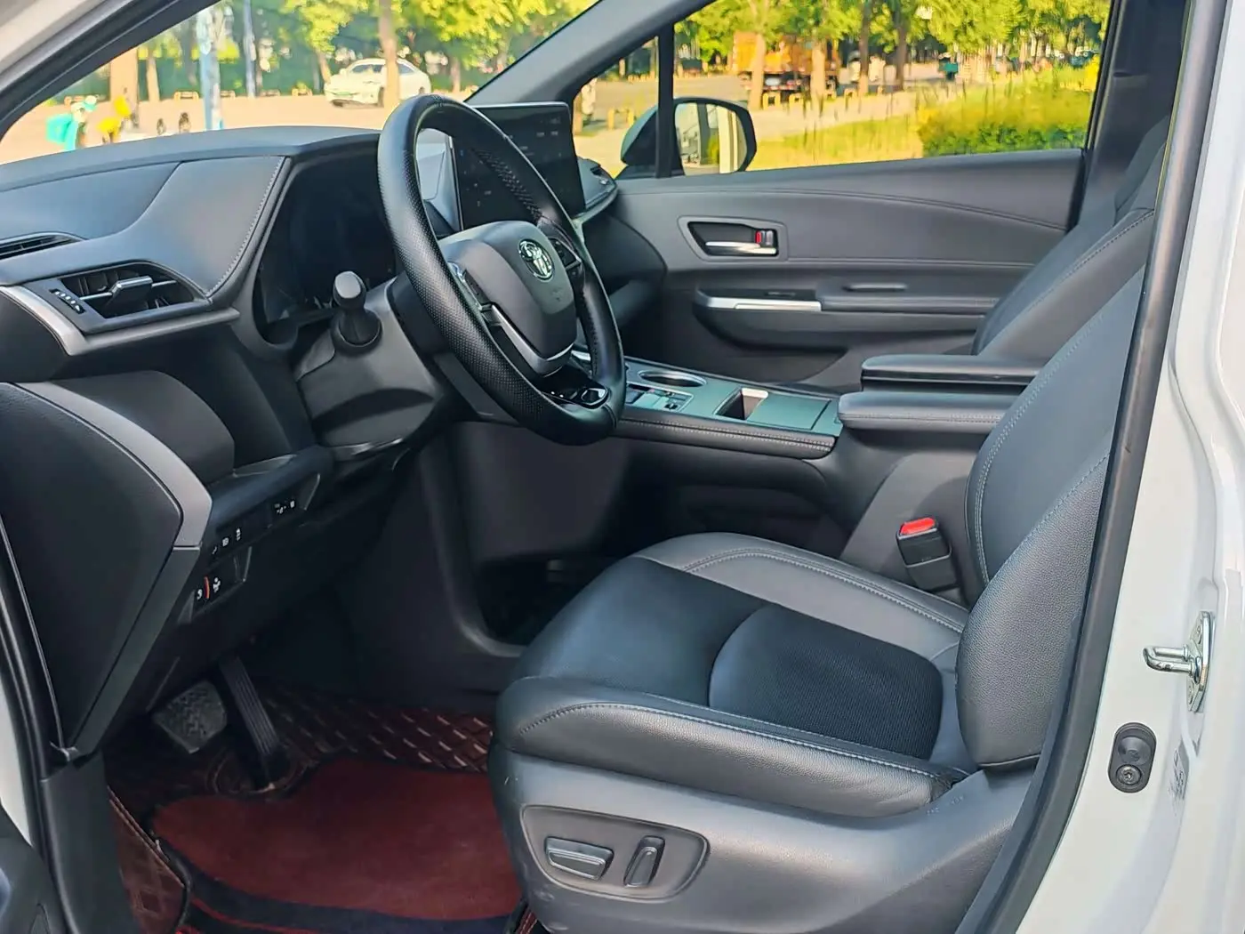 Toyota Sienna 2023 — Photo 10/11