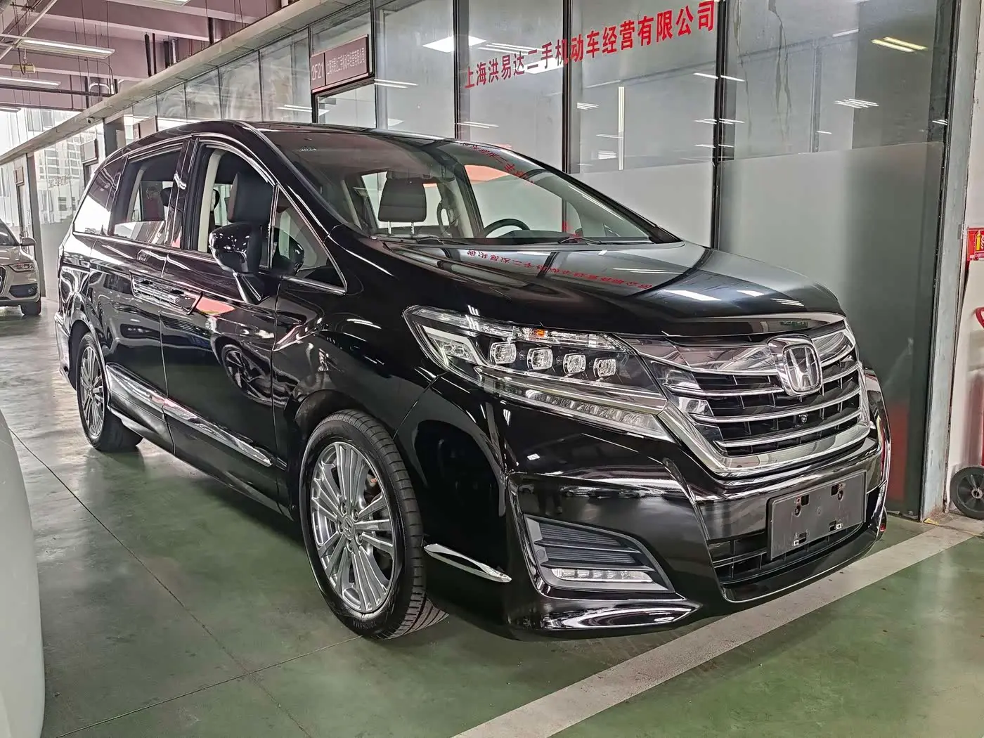 Honda Elysion 2016 — Фото 2/9