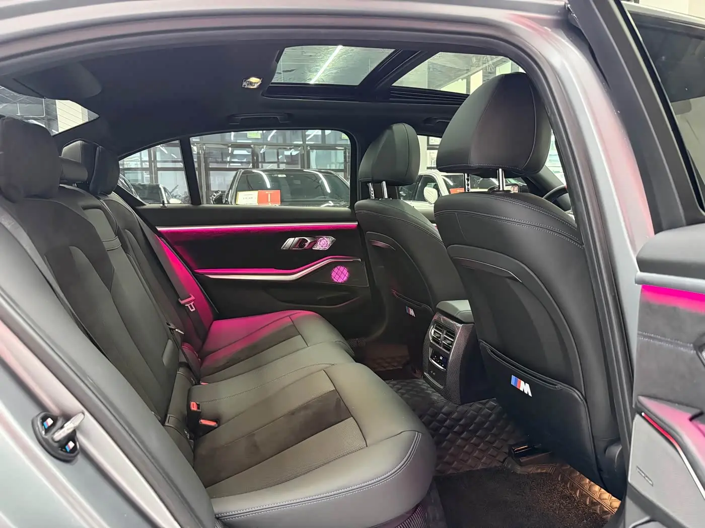 BMW 3 Series 2025 — Photo 12/17