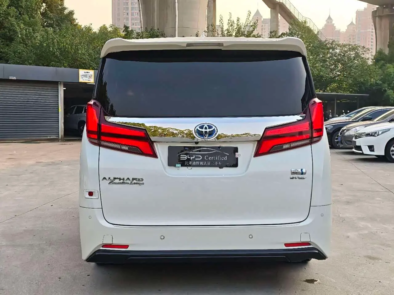 Toyota Alphard 2022 — Photo 11/18