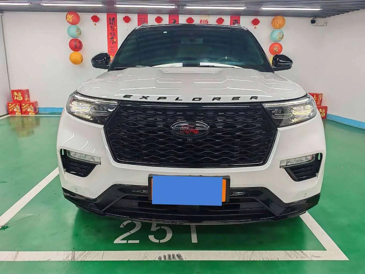 Ford Explorer 2021 — Photo 2/20