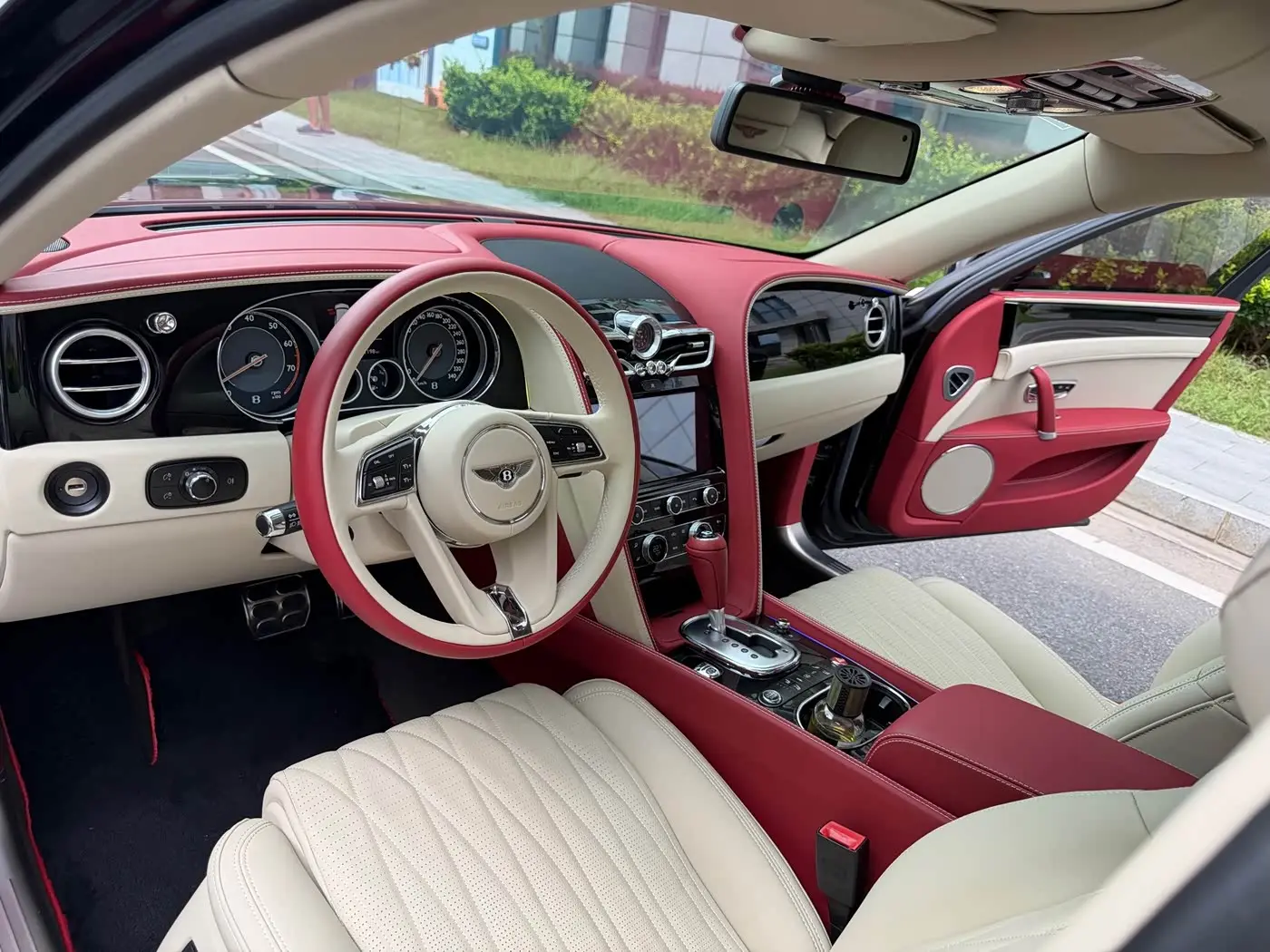 Bentley Flying Spur 2018 — Фото 12/20