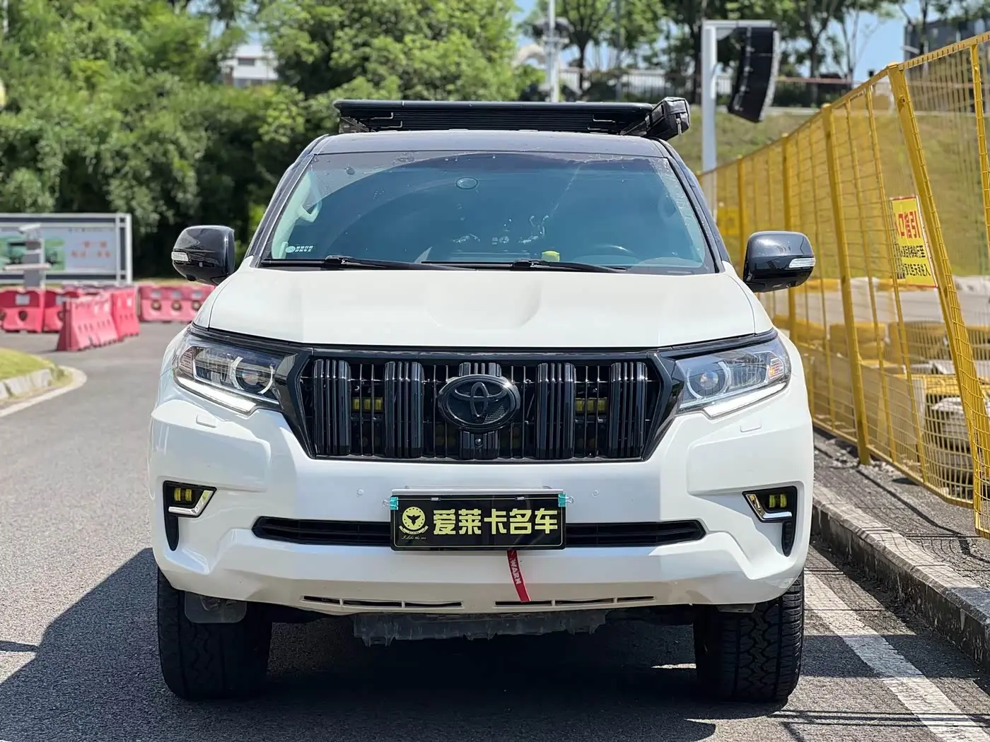 Toyota Prado 2017 — Photo 2/18