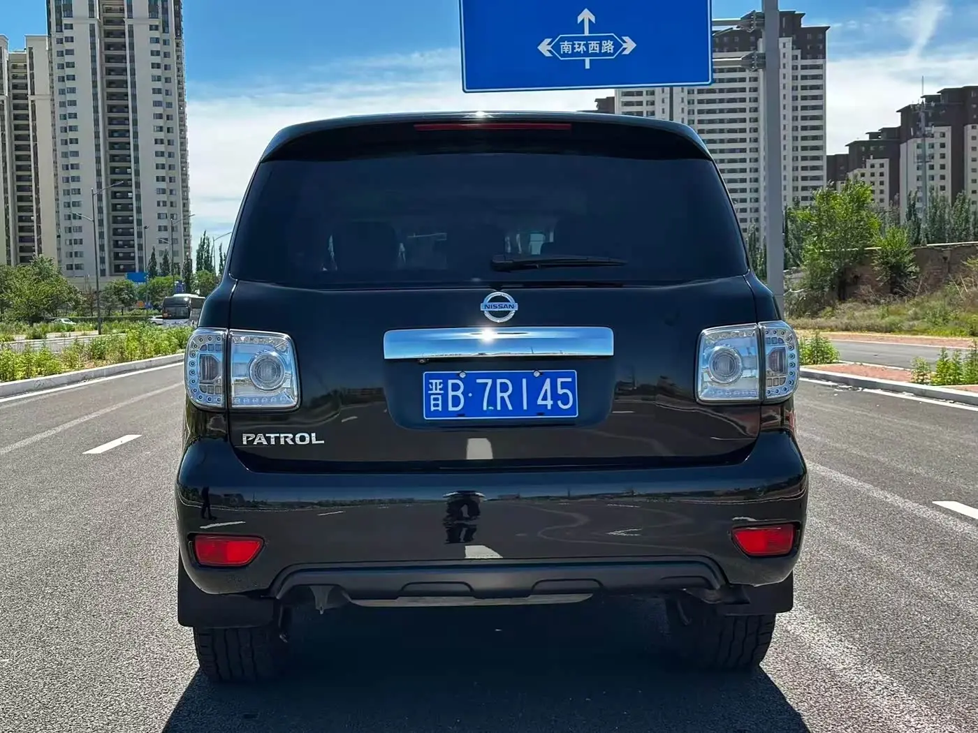 Nissan Patrol 2015 — Photo 8/10