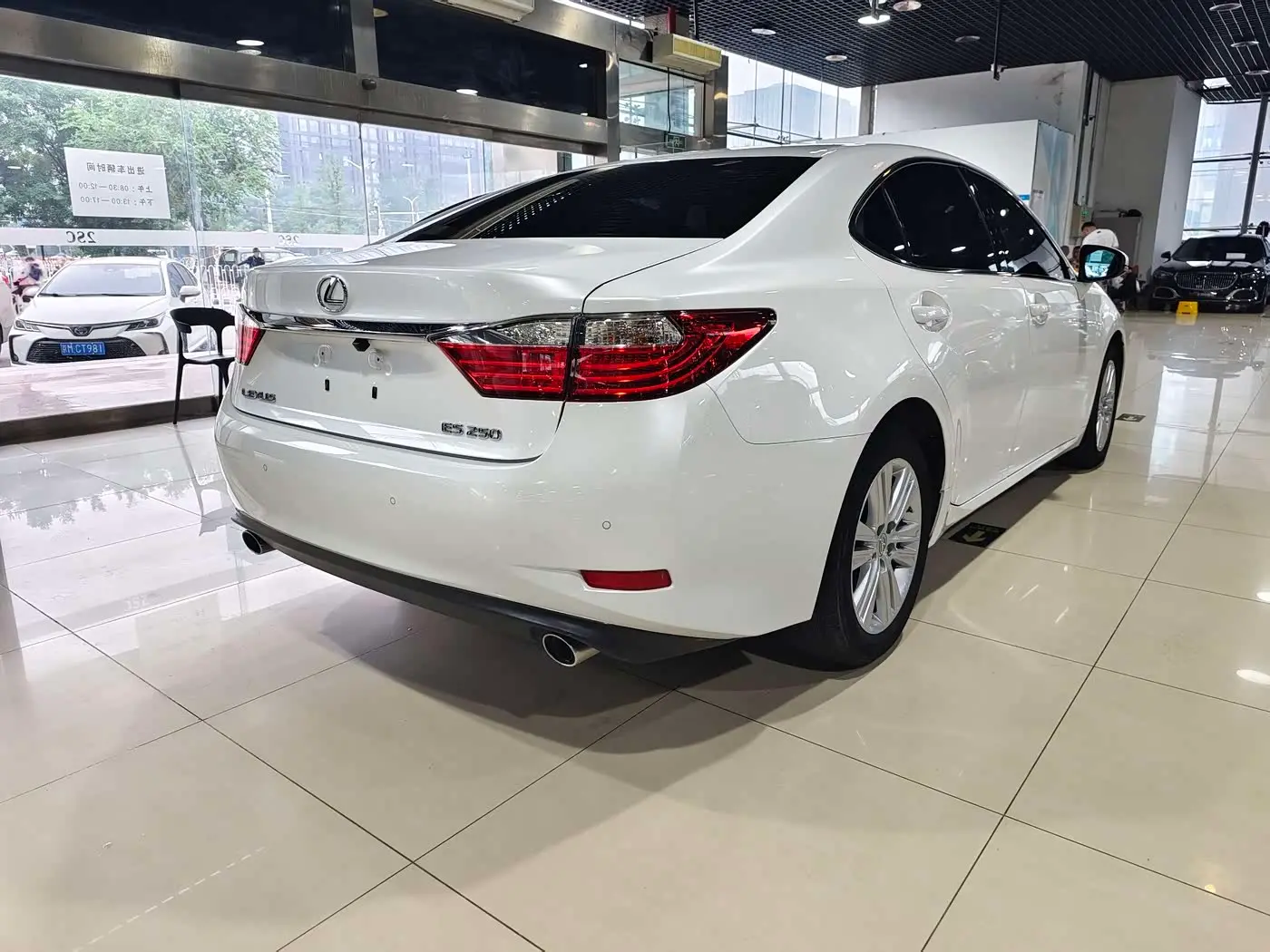 Lexus ES 2014 — Photo 5/16