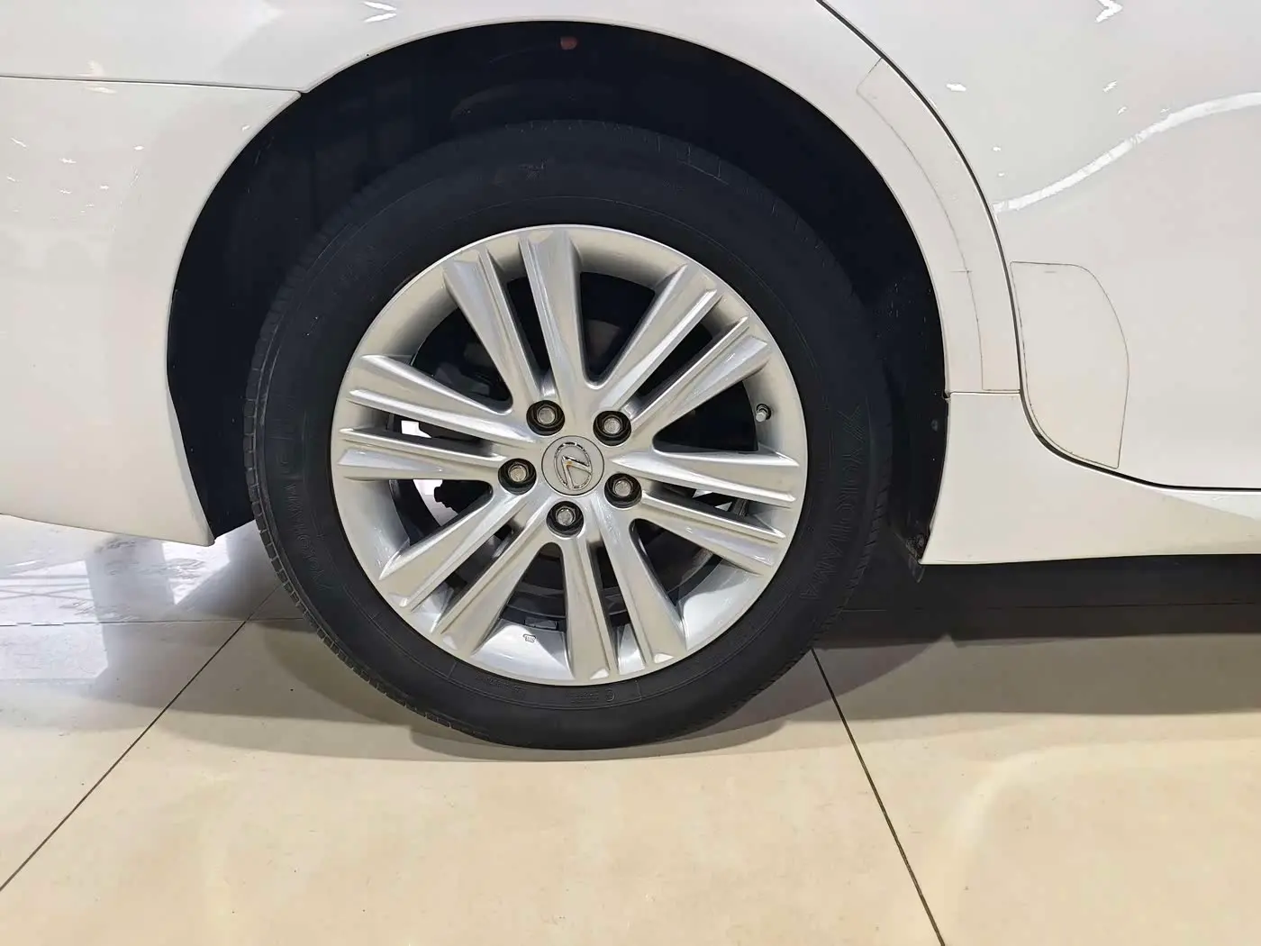 Lexus ES 2014 — Photo 6/16