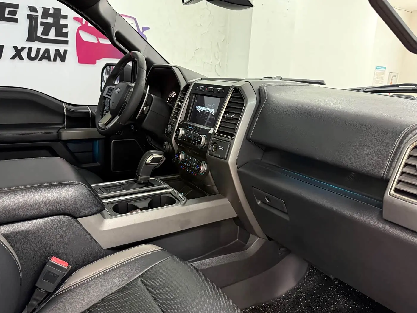 Ford F-150 Raptor 2018 — Photo 11/17