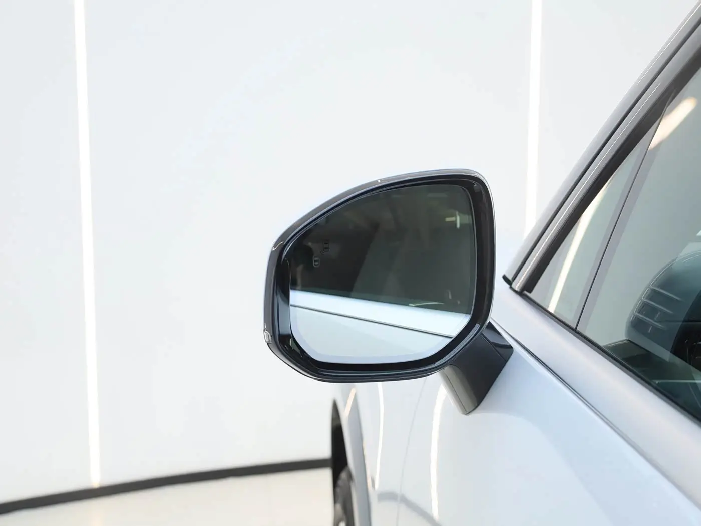 ZEEKR 9X 2026 — Photo 14/20