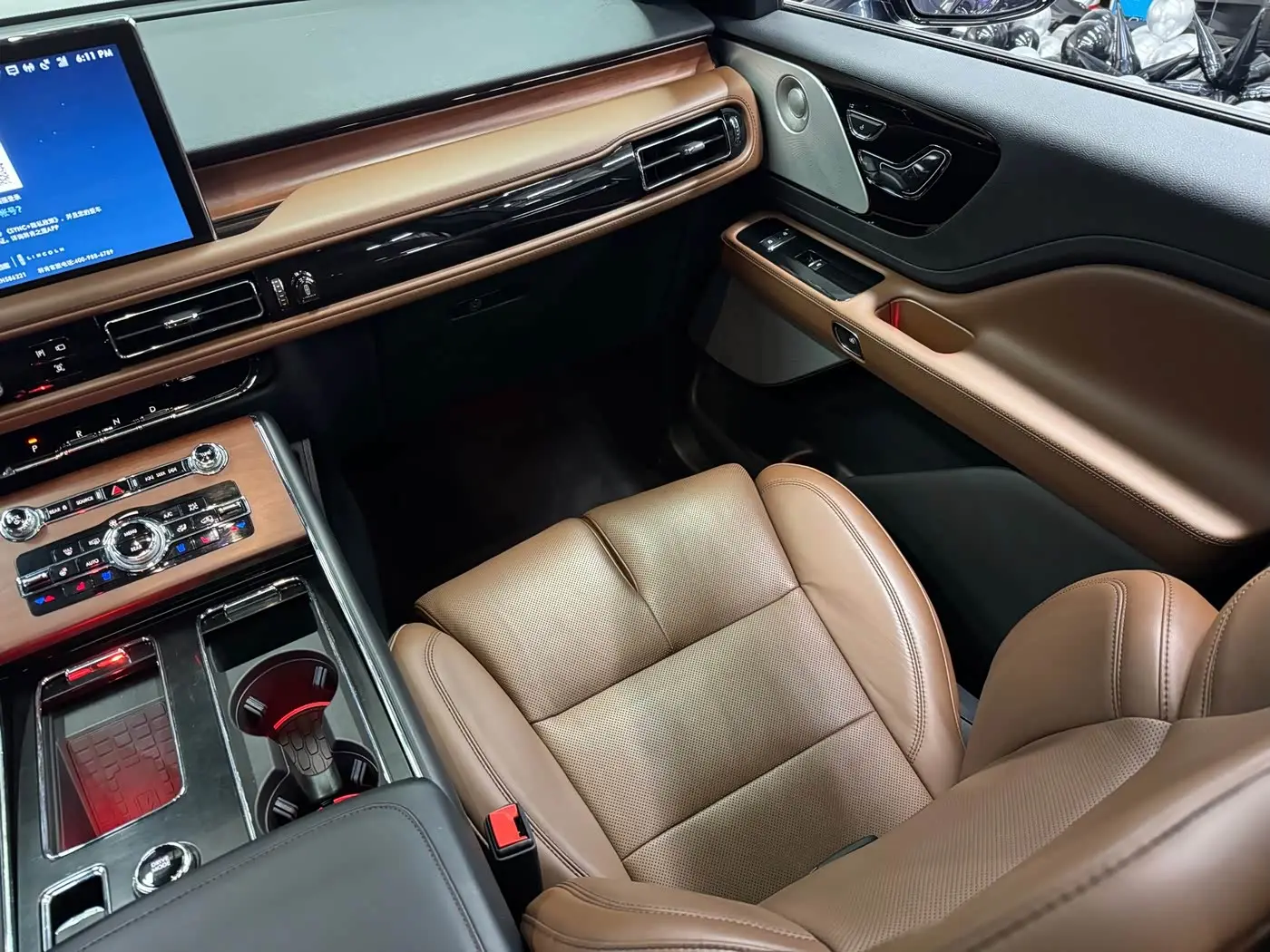 Lincoln Aviator 2021 — ფოტო 14/18