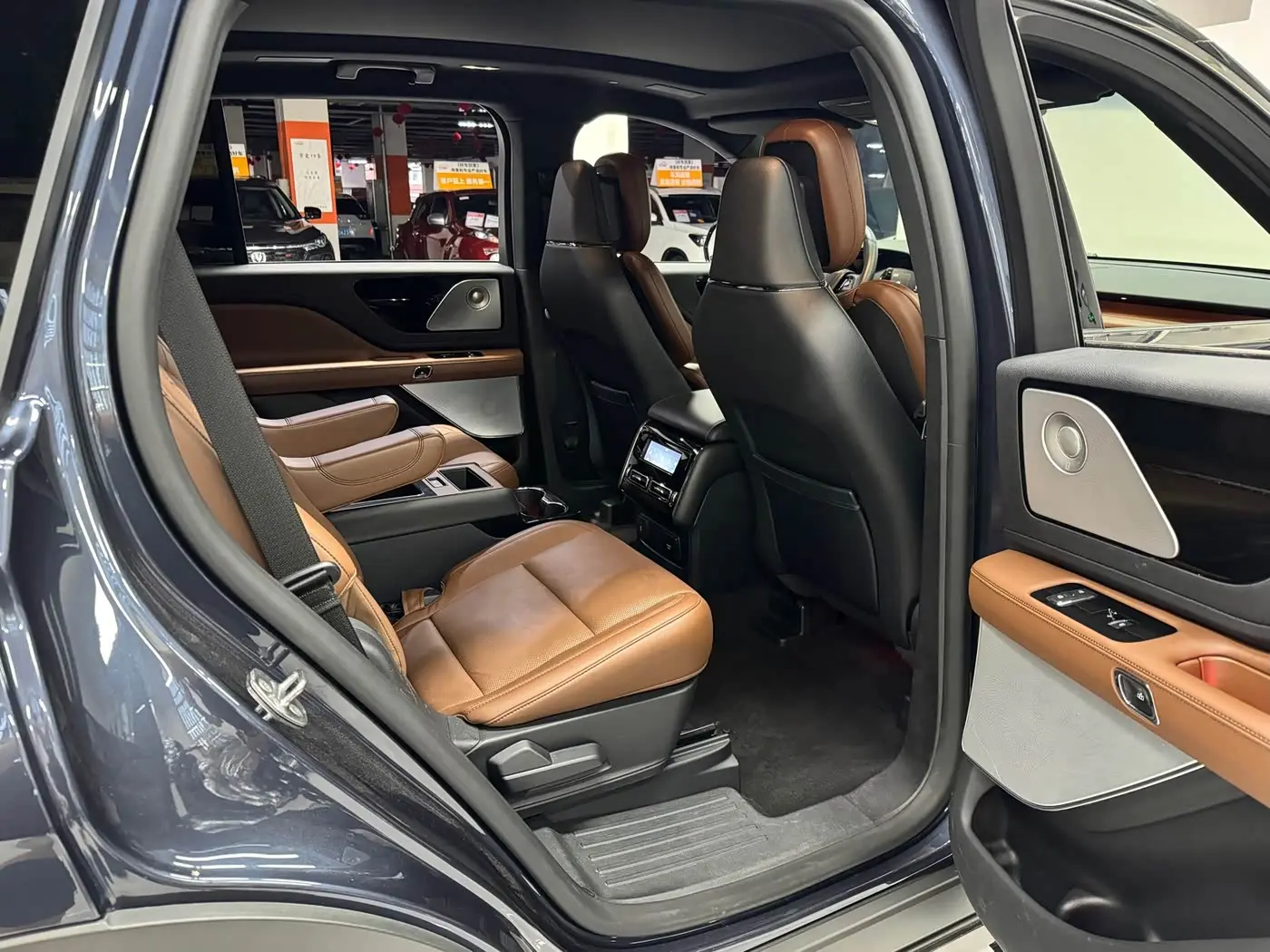Lincoln Aviator 2021 — ფოტო 11/18