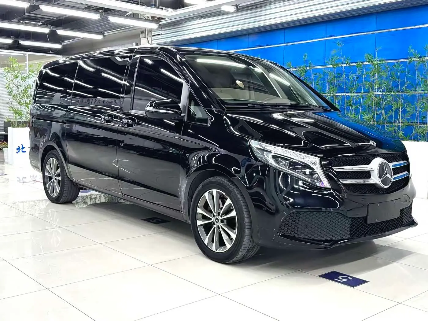 Mercedes-Benz V-Class 2021 — Фото 3/15