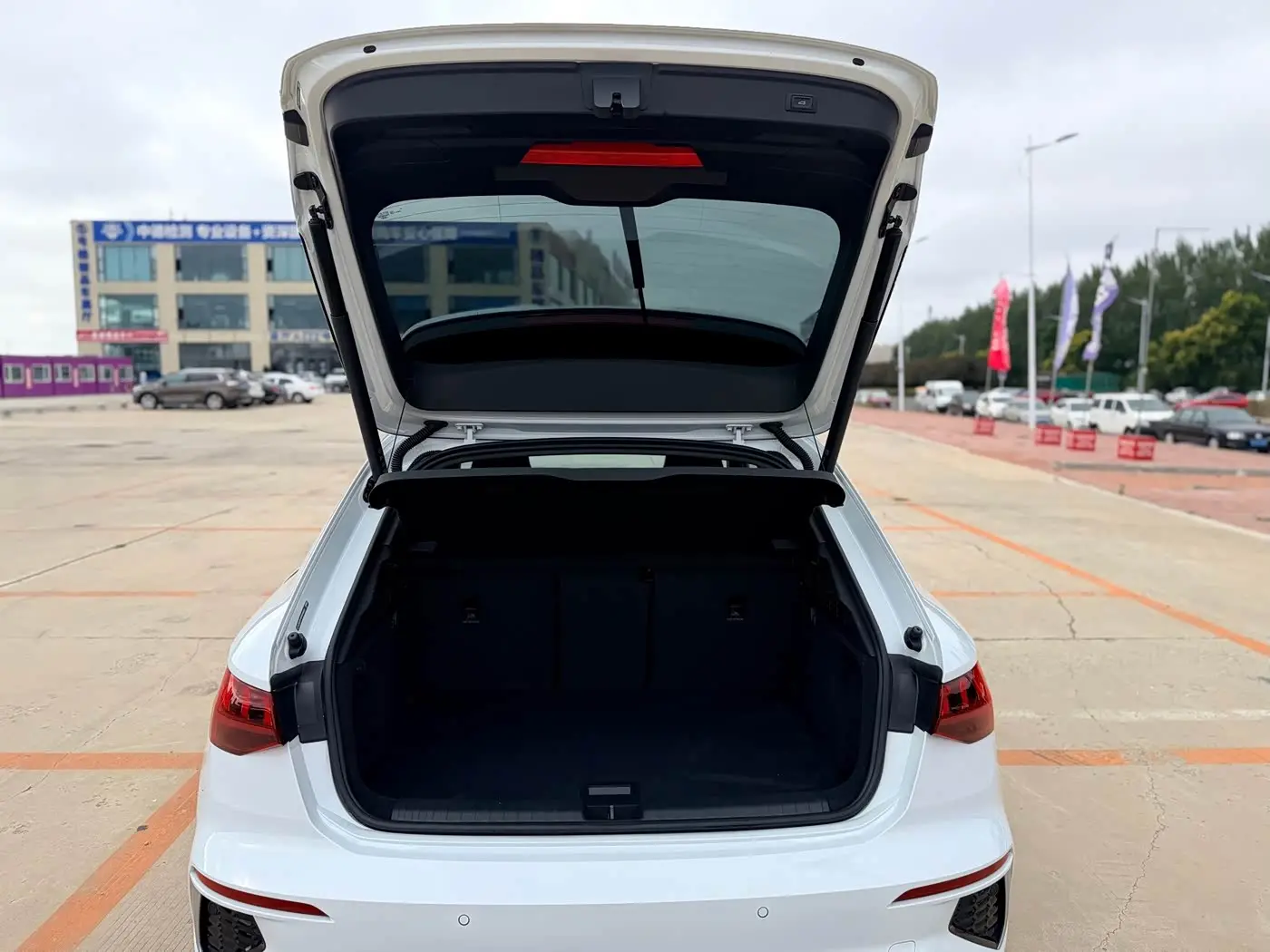 Audi A3 2023 — Photo 10/13