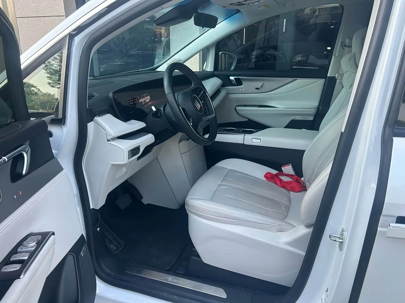 Buick GL8 New Energy 2024 — Photo 3/15