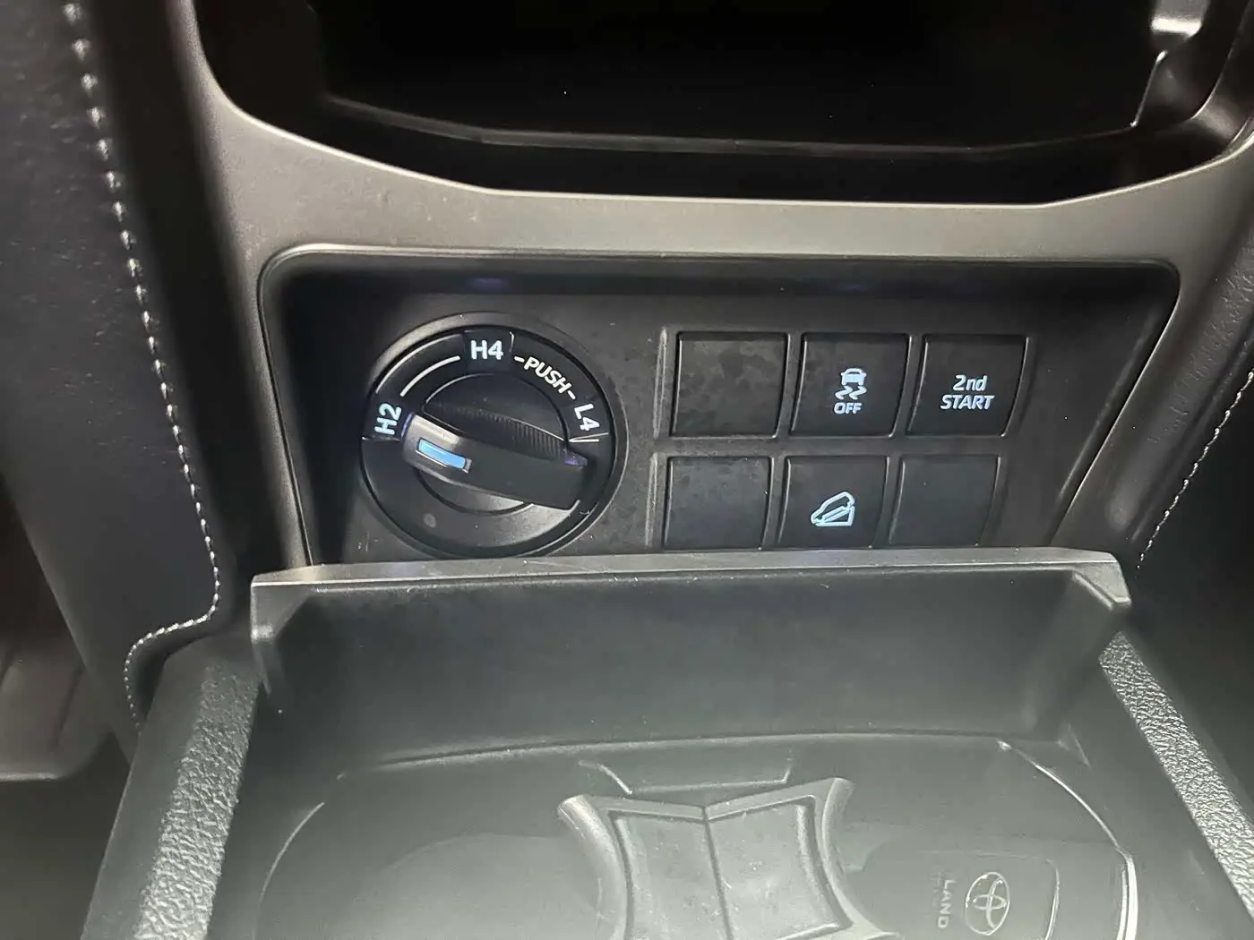 Toyota Prado 2018 — Photo 8/20