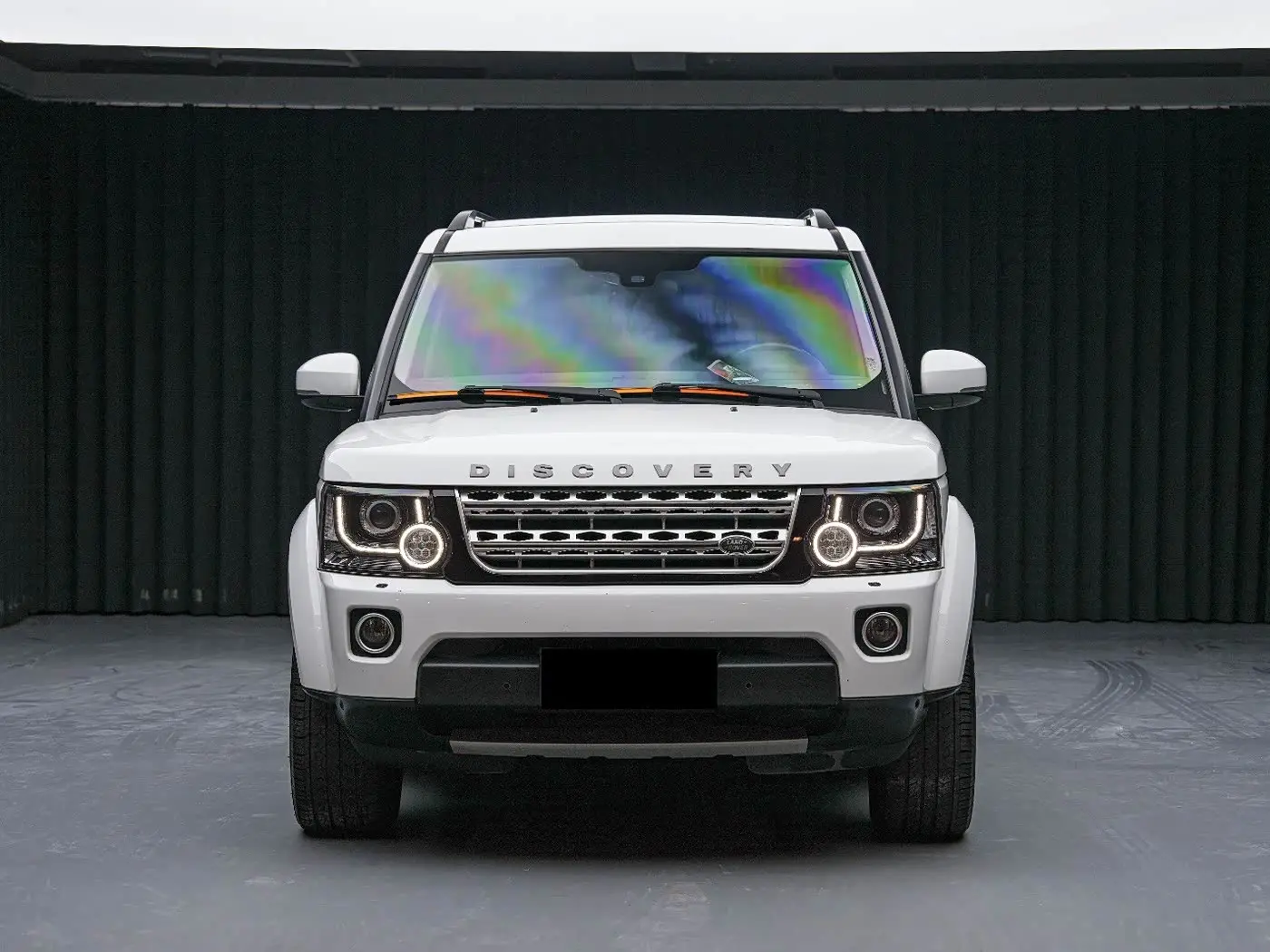 Land Rover Discovery 2015 — Photo 2/17
