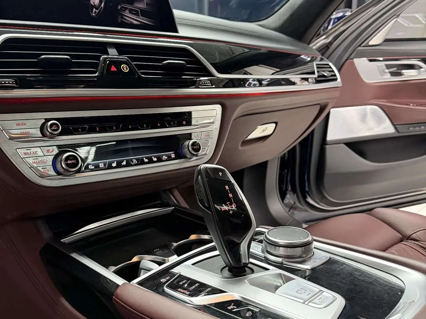 BMW 7 Series 2020 — Фото 16/18