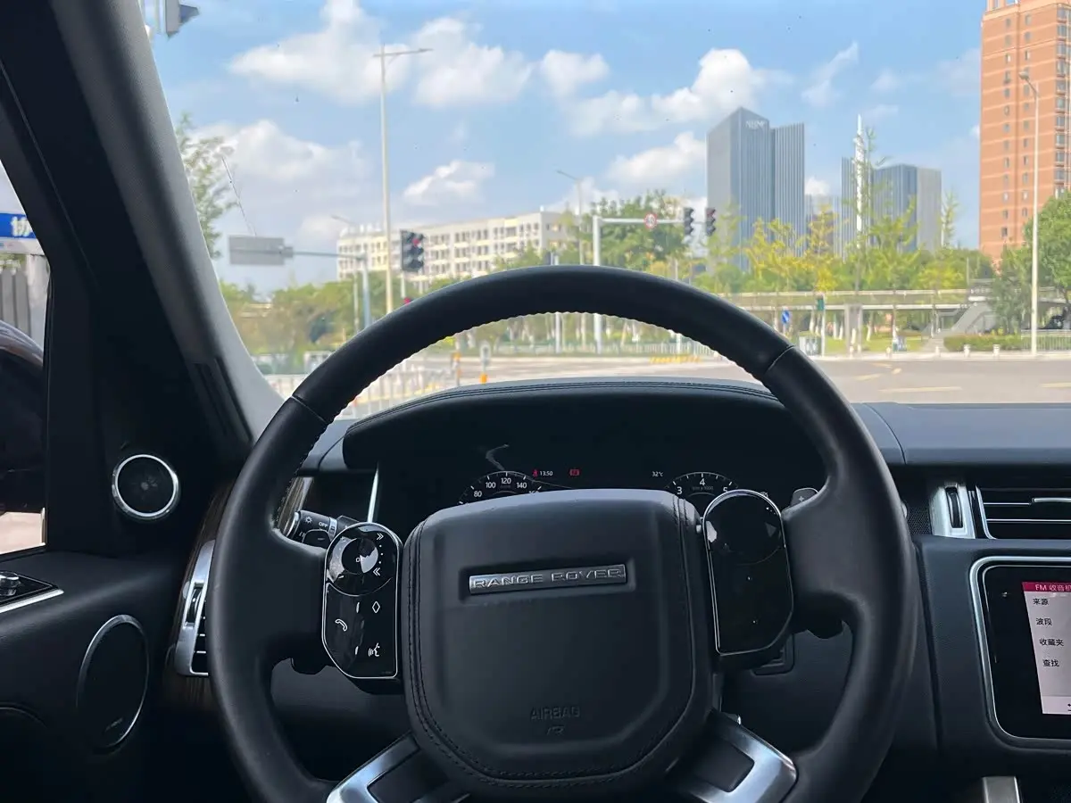 Land Rover Range Rover 2019 — Photo 15/15