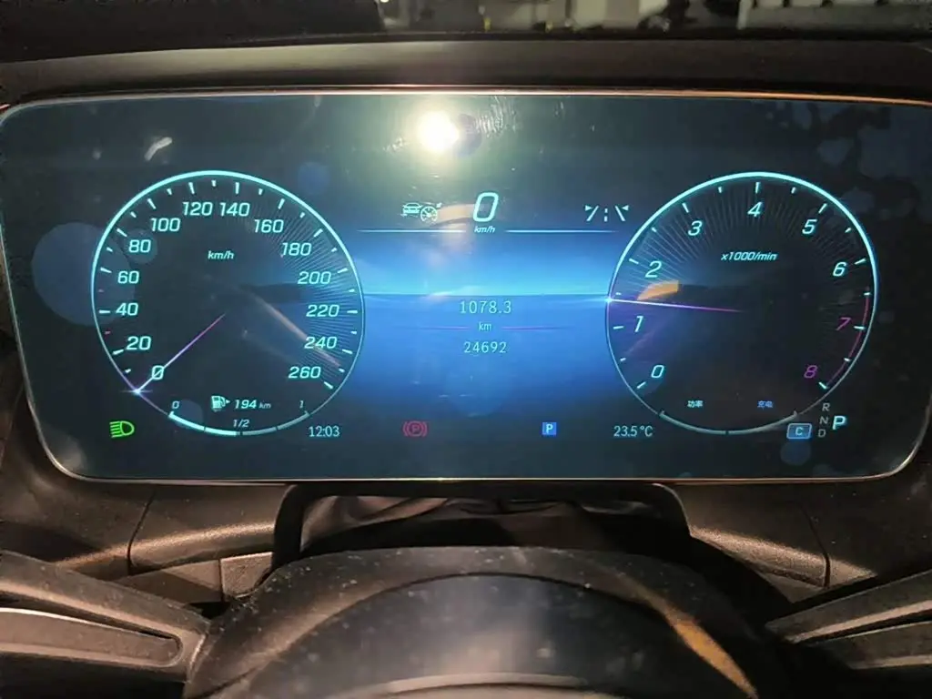 Mercedes-Benz GLC 2023 — Photo 4/13