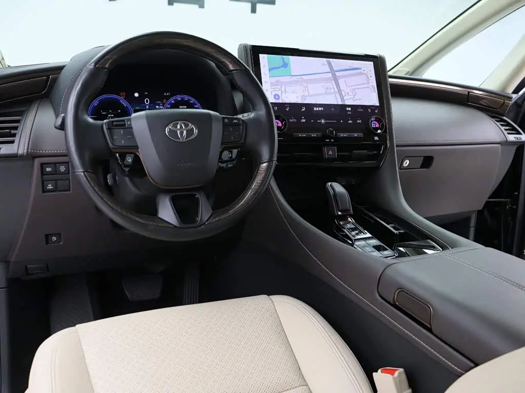 Toyota Alphard 2023 — Photo 8/20