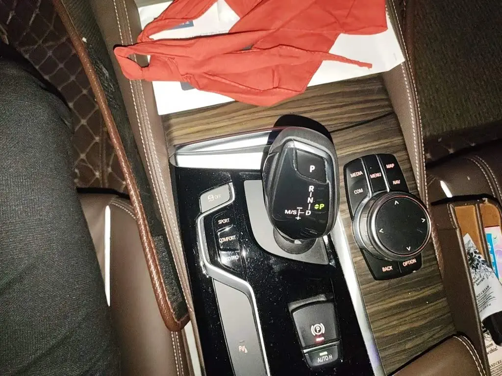 BMW 5 Series 2018 — Фото 15/20