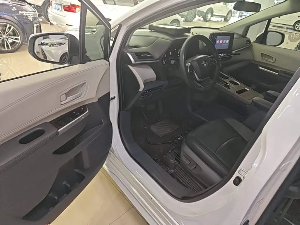 Toyota Sienna 2023 — Photo 16/20