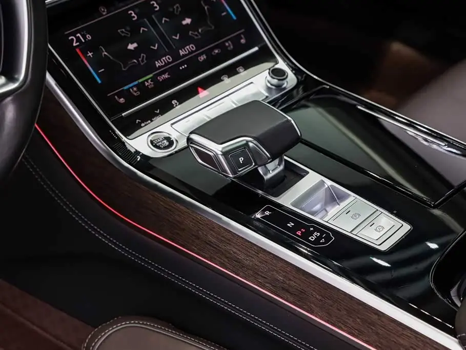 Audi A8 2024 — Фото 6/8