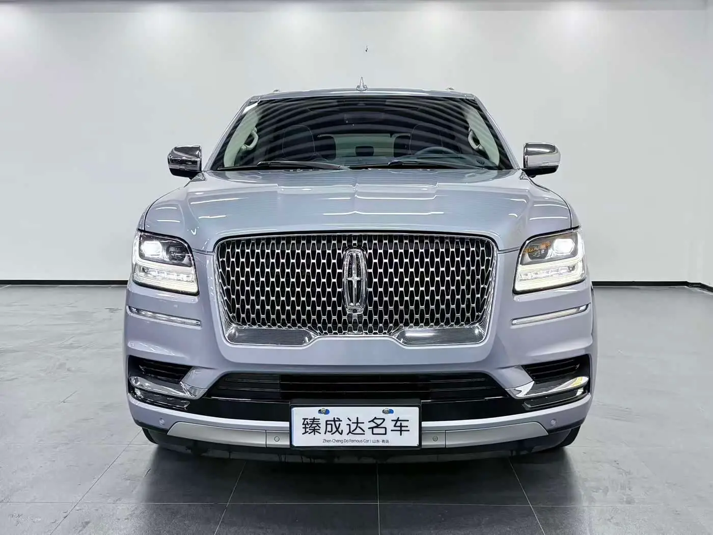 Lincoln Navigator 2019 — Photo 2/20