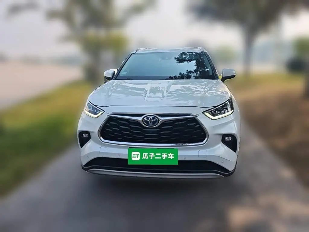 Toyota Highlander 2022 — Photo 2/20